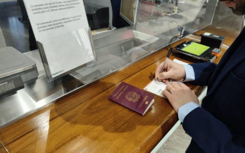 A Villasanta si registra un’impennata nelle richieste di passaporti grazie a Poste Italiane