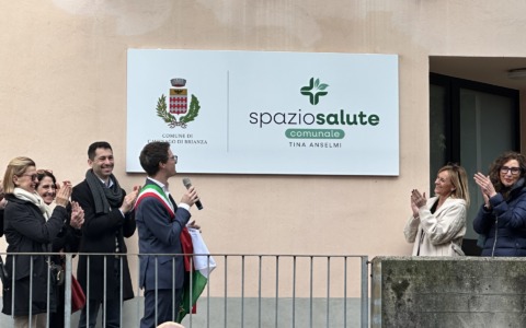 Cerimonia di inaugurazione per lo Spazio Salute e la panchina gialla a Cavenago