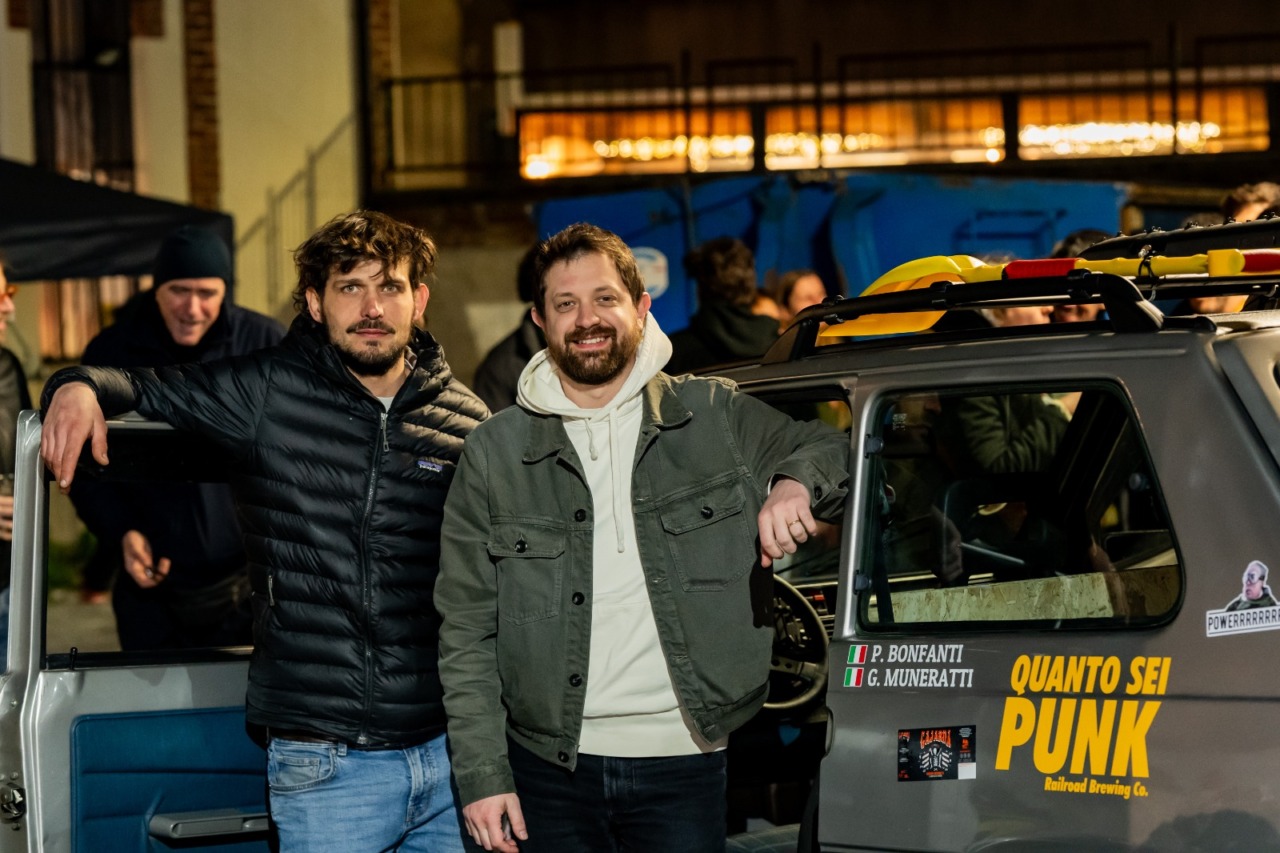 Due brianzoli in sfida nel Sahara con una storica “Panda”