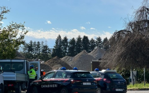 Fiamme nel comparto ex Ibm: fumo sulla Tangenziale Est