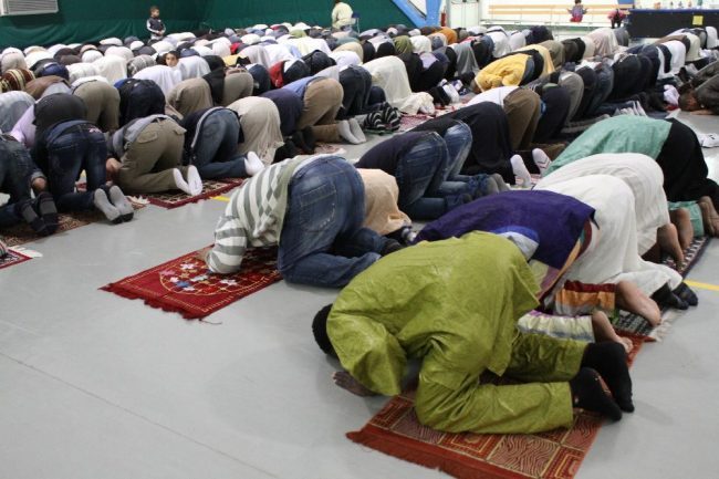 Gita scolastica alla moschea di Mezzago, critiche da sindaco e Lega