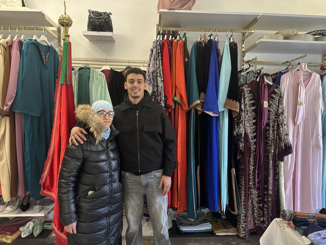 Inaugurato il primo negozio di abbigliamento e profumi arabi in Brianza