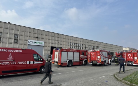 Incendio in azienda a Cavenago, l’intervento dei Vigili del Fuoco