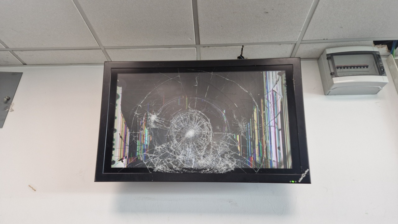 La stazione di Arcore tra degrado e disservizi: un viaggio tra rifiuti e incertezze