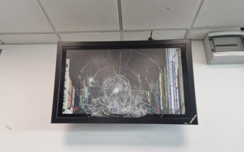 La stazione di Arcore tra degrado e disservizi: un viaggio tra rifiuti e incertezze