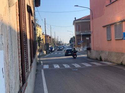 Via Filzi diventa senso unico: il cambiamento a Omate