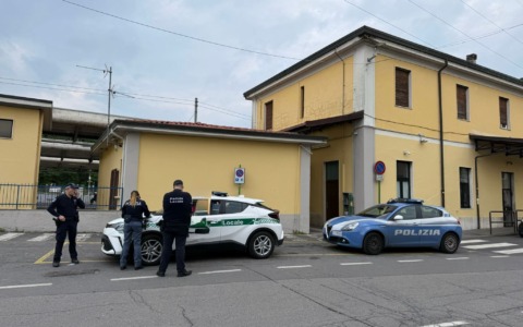 Controlli serrati alla Stazione di Carnate: Forze dell’ordine in azione