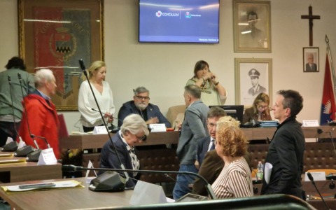 Crollo della Giunta di Arcore: il bilancio non passa, futuro incerto per l’esecutivo Bono