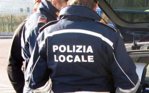 Intervento della Polizia Locale: minorenne trovato con droga e bilancino