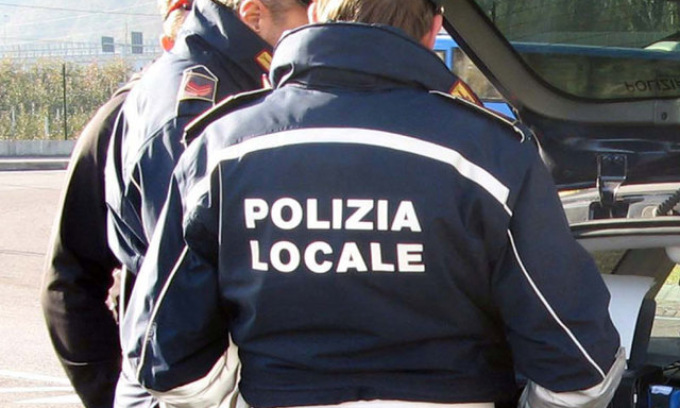 Intervento della Polizia Locale: minorenne trovato con droga e bilancino