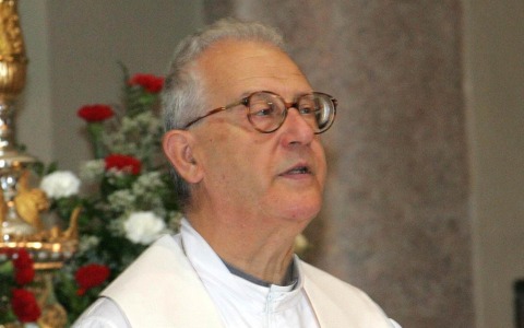 Lesmo in lutto per don Gianni, il pastore che ha amato la sua comunità