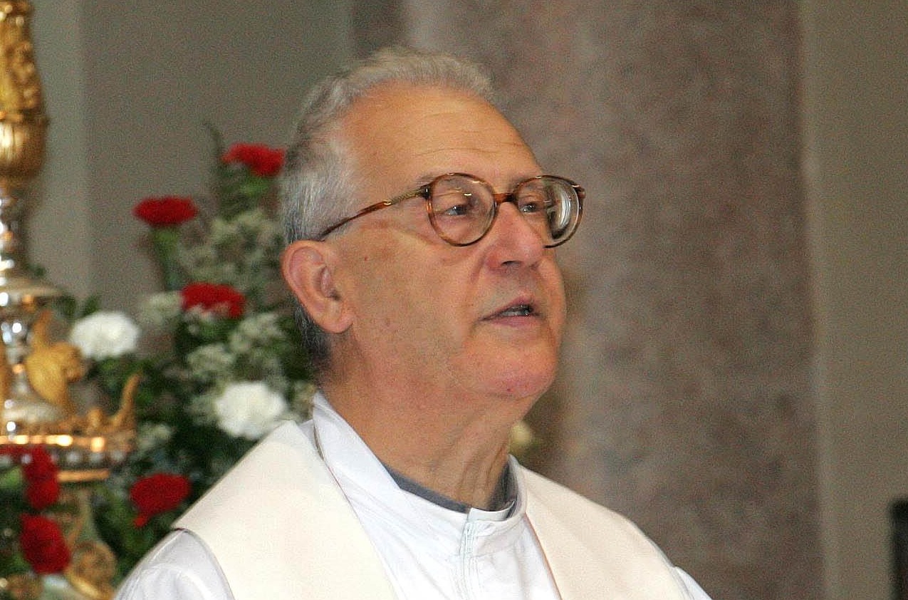 Lesmo in lutto per don Gianni, il pastore che ha amato la sua comunità