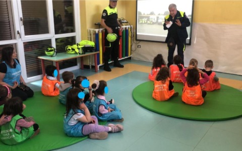 Nelle scuole Rodari e Ponti, l’evacuazione diventa un gioco divertente