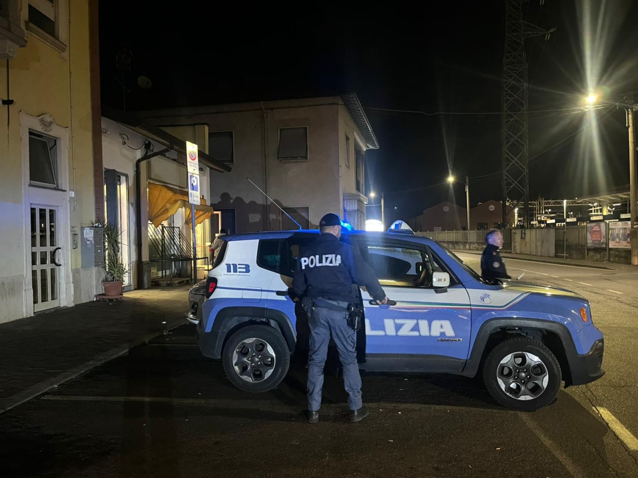 Polizia in azione a Carnate: operazione contro spacciatori e attività irregolari