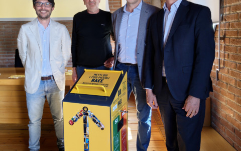 Raccolta di piccoli rifiuti elettronici negli istituti scolastici