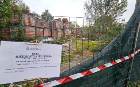 Sequestrata discarica abusiva a Carnate, avviate le operazioni di bonifica
