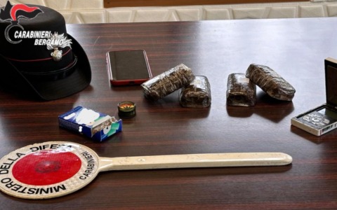 Un 18enne arrestato per spaccio di droga tra studenti