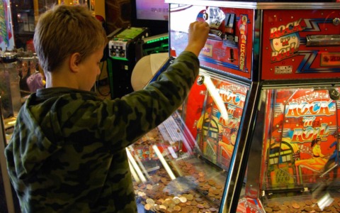 Cassazione: multa di 8mila euro per minori in sala scommesse