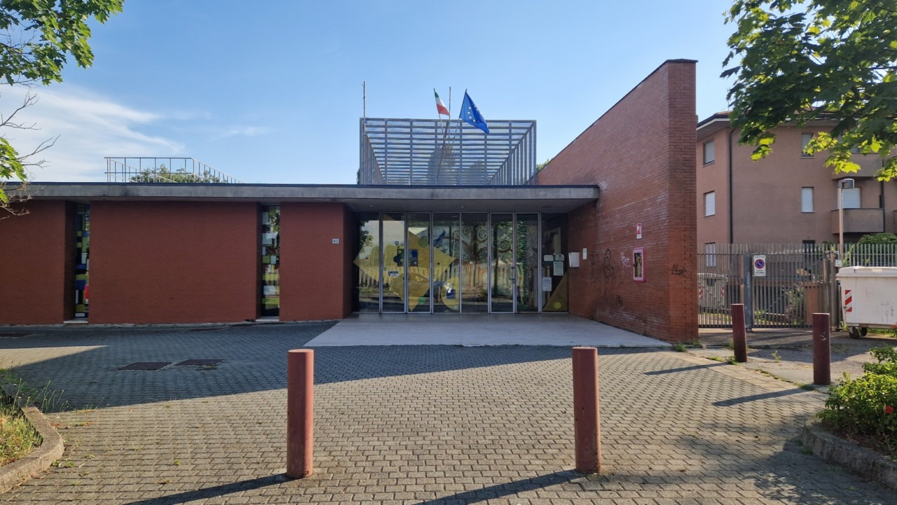 Caldo estivo intenso: scuole chiuse in anticipo, polemiche in politica e tra le famiglie