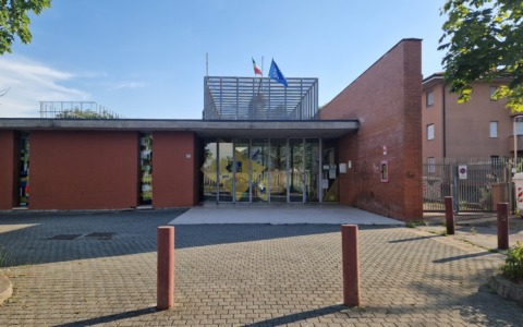 Caldo estivo intenso: scuole chiuse in anticipo, polemiche in politica e tra le famiglie