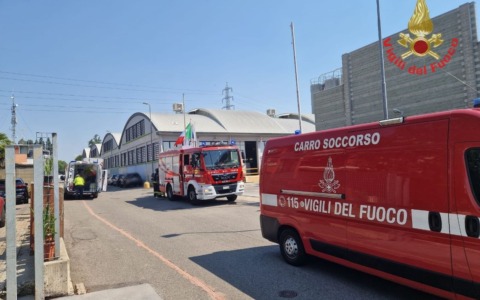 Fiamme in un’azienda di Caponago: quattro feriti
