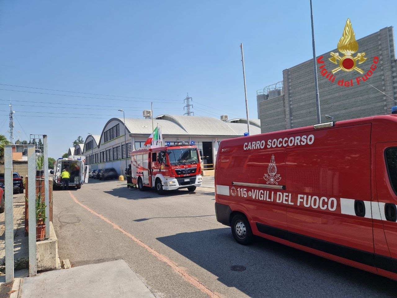 Fiamme in un’azienda di Caponago: quattro feriti