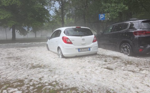 Grandinata e strade inondate in Brianza