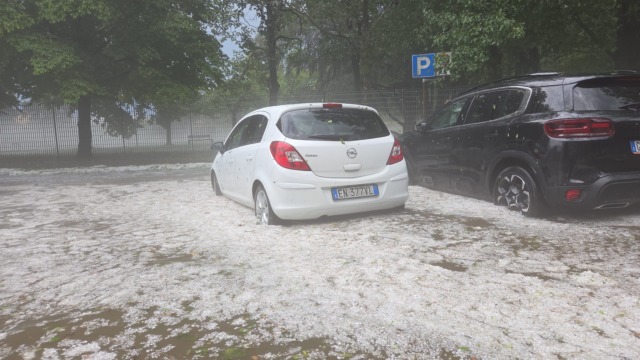 Grandinata e strade inondate in Brianza