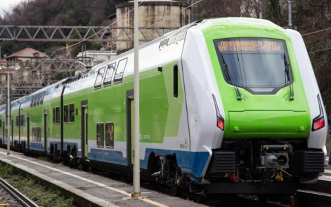 In servizio quattro nuovi treni Caravaggio sulla linea Milano-Carnate-Ponte San Pietro