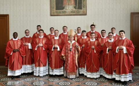 Monsignor Delpini ordina 12 nuovi sacerdoti per la Diocesi di Milano