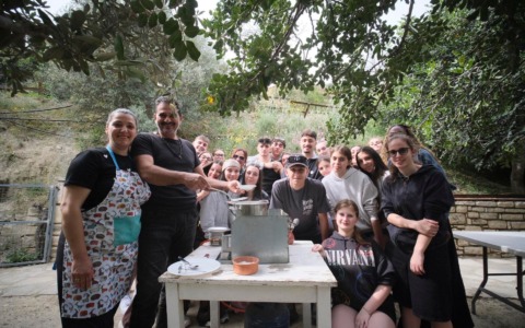 Viaggi Diversi: la classe 4D del Vanoni a Creta tra studio e pratica