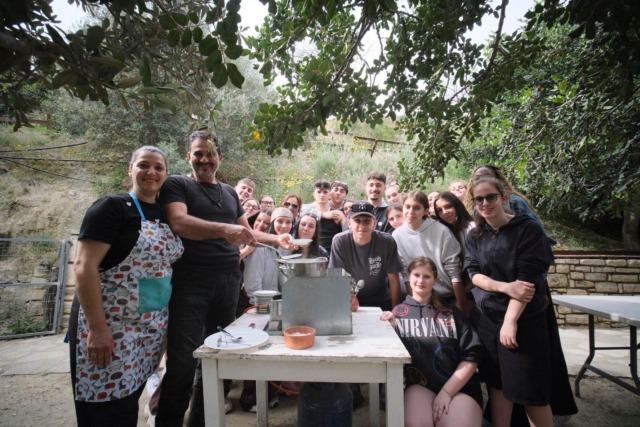Viaggi Diversi: la classe 4D del Vanoni a Creta tra studio e pratica