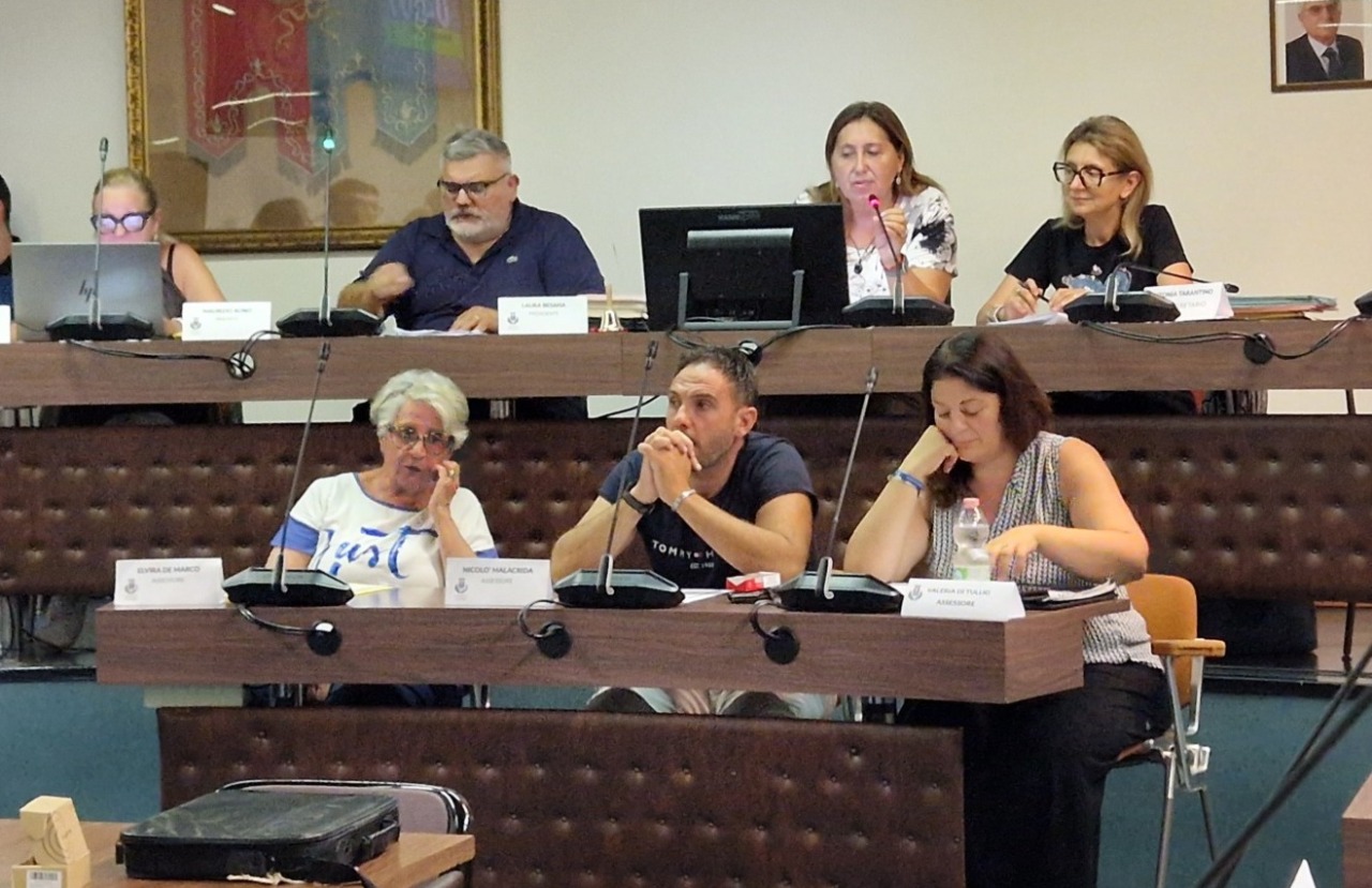 Arcore: il centrodestra in difficoltà, l’opposizione salva il Consiglio