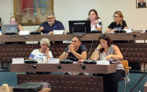 Arcore: il centrodestra in difficoltà, l’opposizione salva il Consiglio