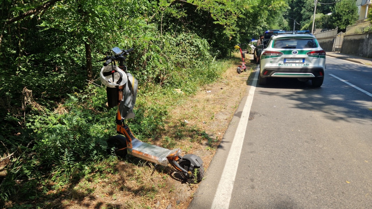 Incidente in viale Brianza: 26enne cade dal monopattino e riporta un trauma cranico