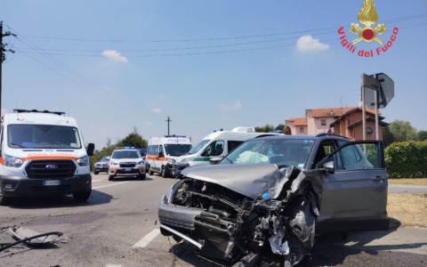 Scontro tra un’autovettura e un autobus di linea a Bellusco